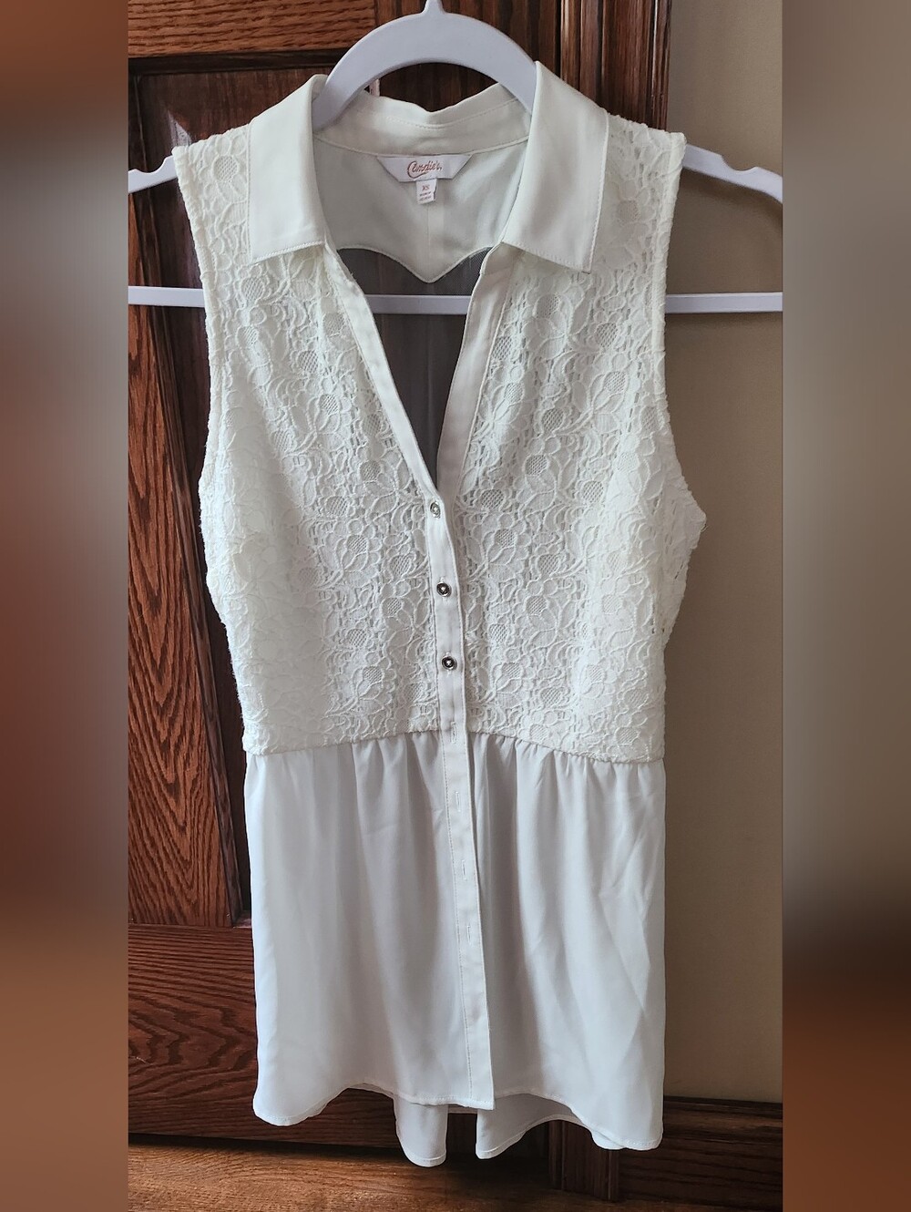 Candie's White Lace and Mesh V-Neck Top
